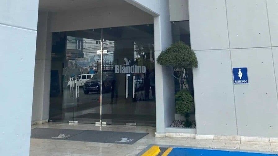 Familiares y amigos despiden a esposa de Julián Oro Duro tras violento ataque