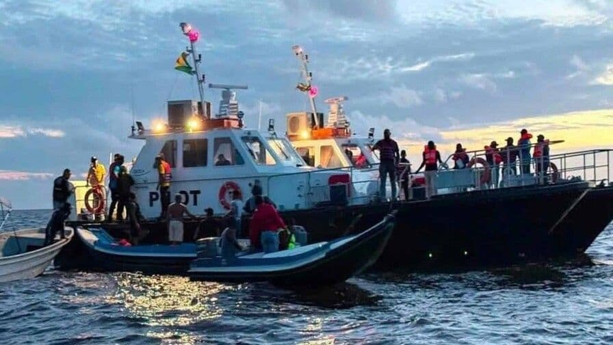 Tripulantes del ferry volcado en Guyana dan positivo a marihuana