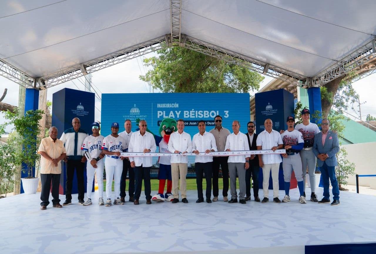 Inauguran estadio de béisbol remodelado en el Centro Olímpico