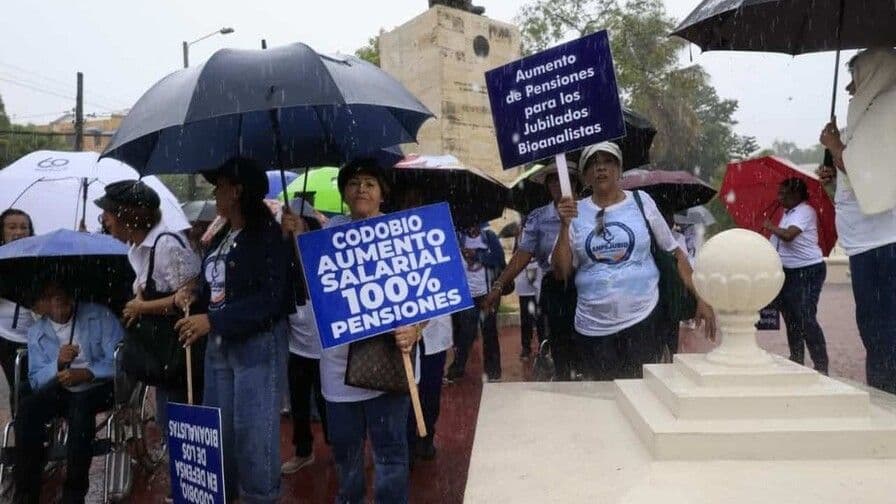 Bioanalistas amenazan con paro nacional por demandas laborales