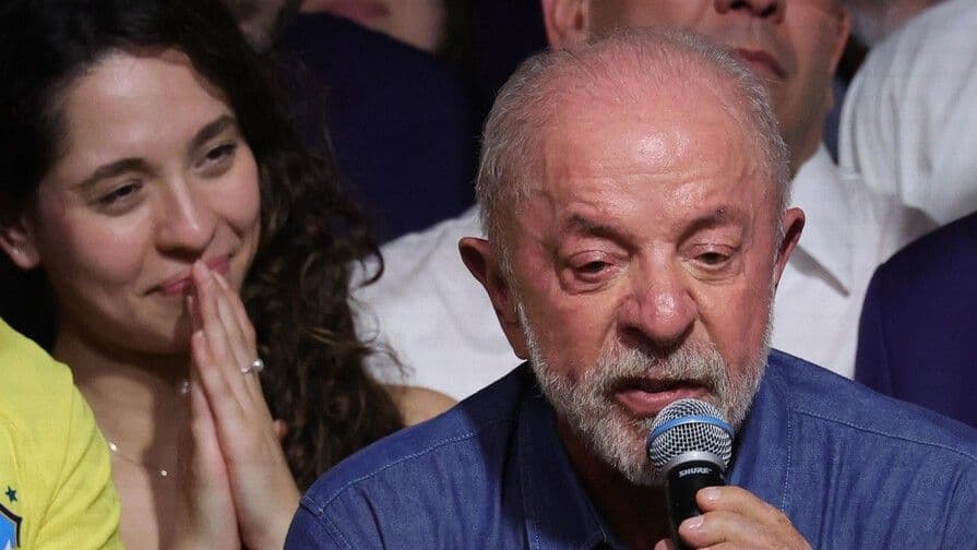 Lula critica salida de Bolsonaro a Estados Unidos en medio de investigación