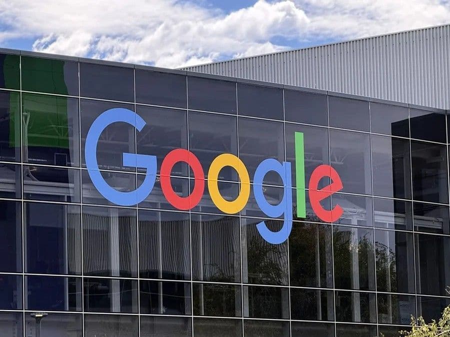 Comisión Europea sanciona a Google con 890 millones de euros