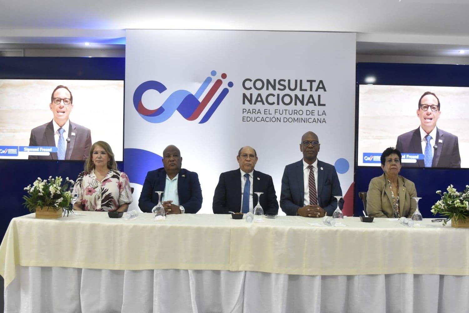 ADP propone comisión mixta para resolver problemas en escuelas públicas