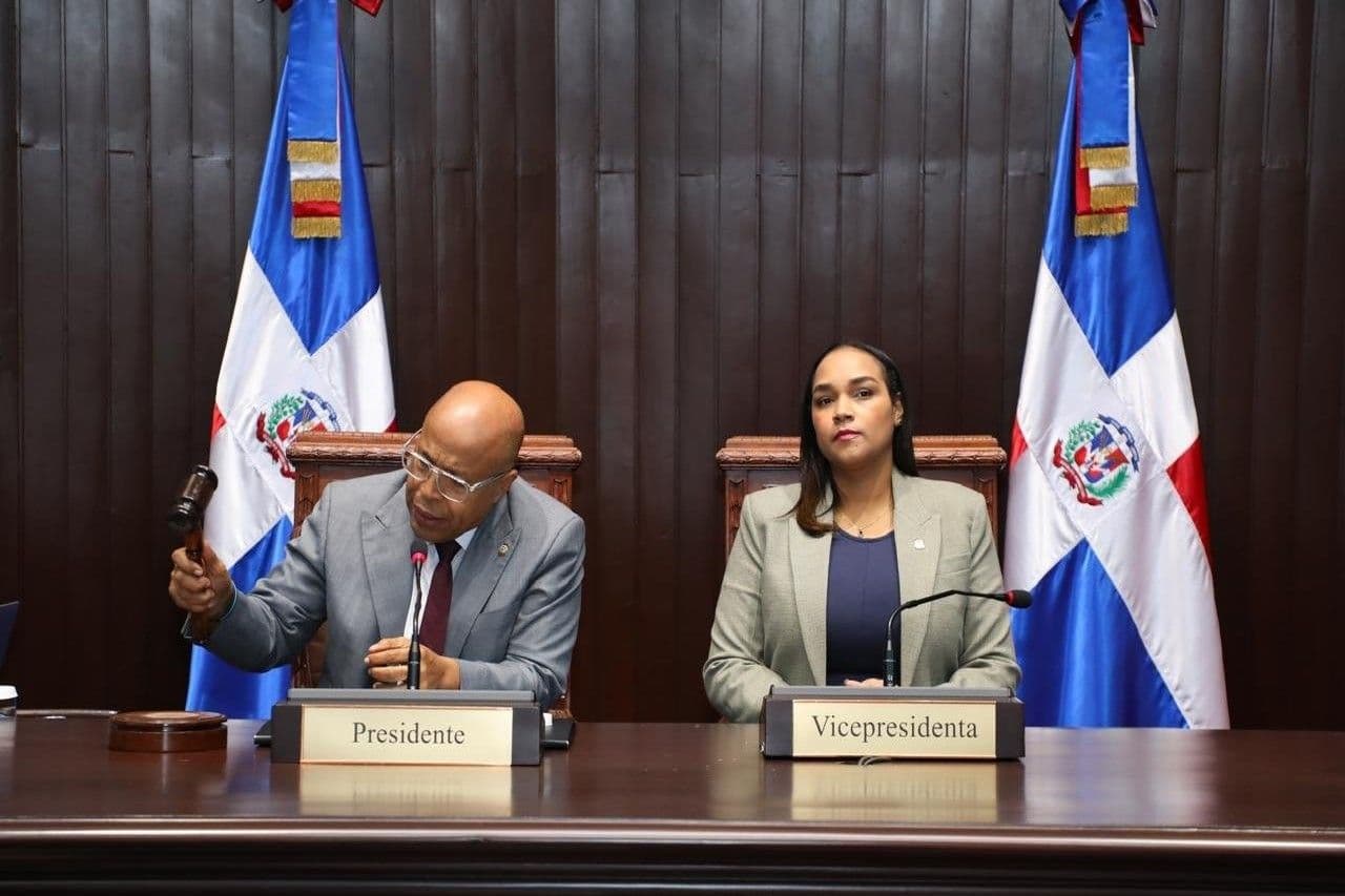 Diputados aplazan sesión a la espera del informe sobre el Código Penal