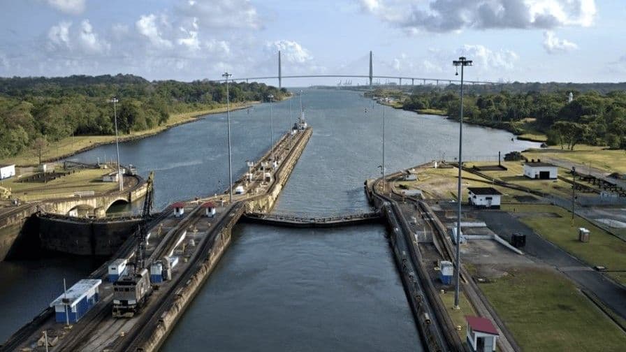 Canal de Panamá restringe tránsito de buques por sequía