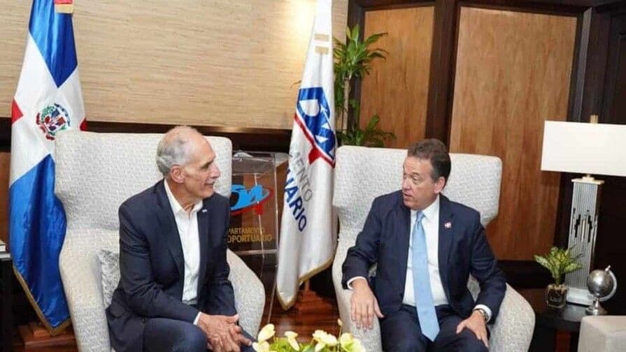 Canciller Ito Bisonó recibe al presidente de Honduras en visita oficial