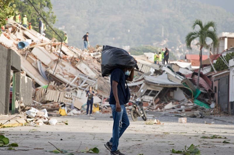 Ascienden a 920 muertos y 3.360 los heridos en Venezuela tras el doble terremoto
