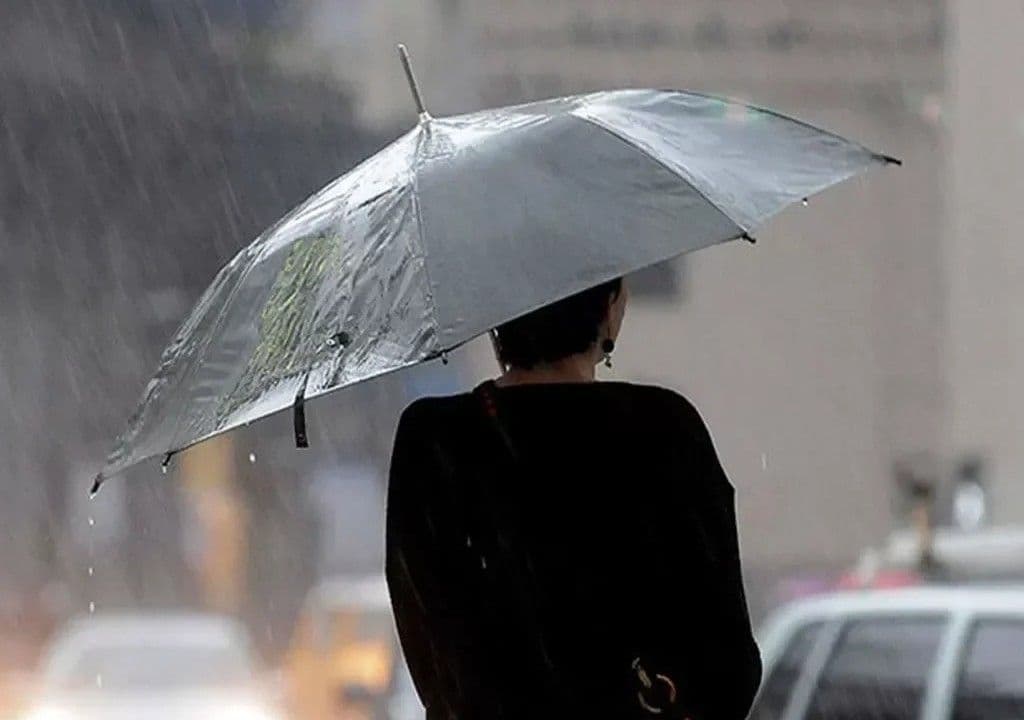 Vaguada y onda tropical causan estragos y mantienen alerta en 10 provincias