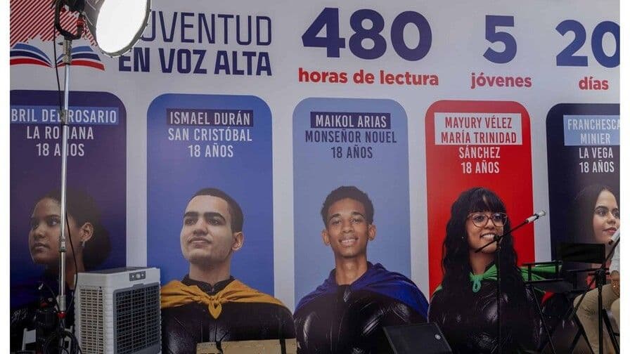 Cinco jóvenes dominicanos buscan recuperar Récord Guinness de lectura