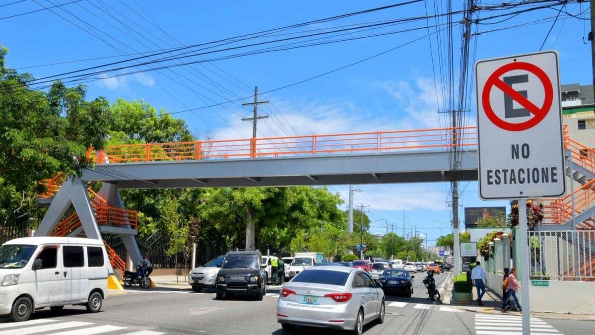 Rehabilitación del puente peatonal en avenida Ortega y Gasset