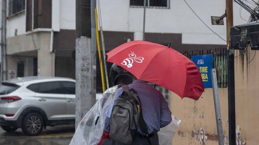 Onda tropical y calor intenso afectan el clima en República Dominicana