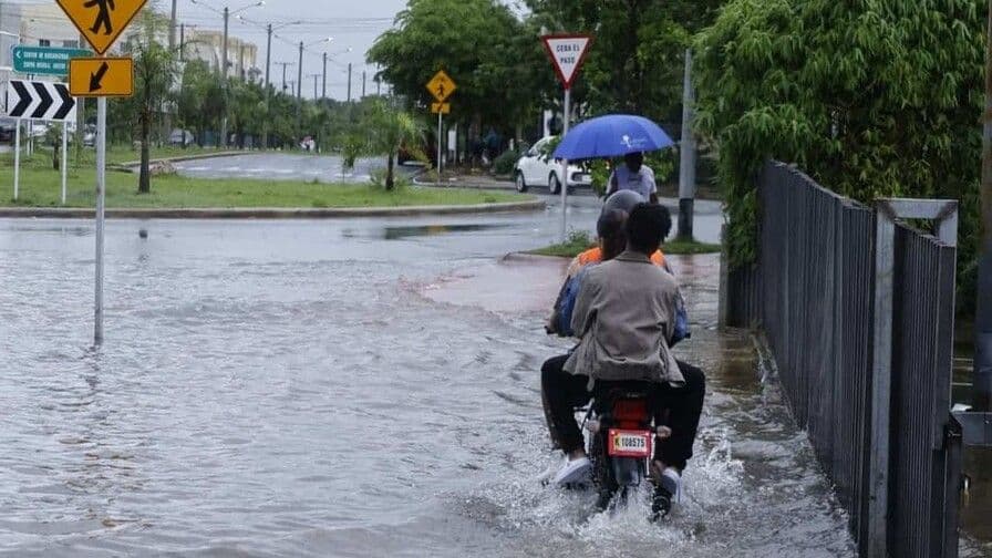 COE emite alerta verde para 11 provincias por lluvias