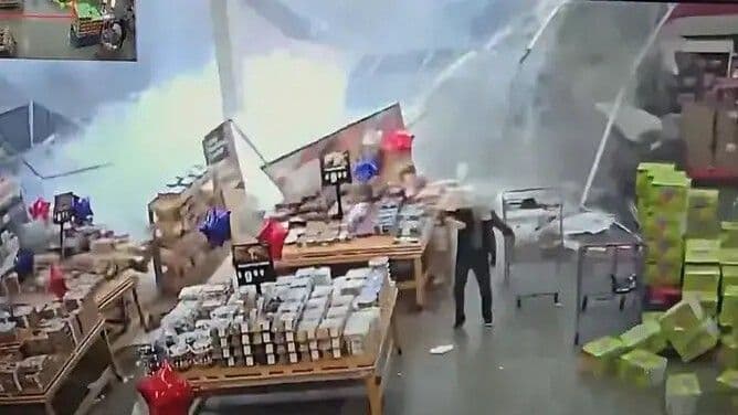 Colapso parcial de techo en tienda de Nueva Jersey tras intensas lluvias