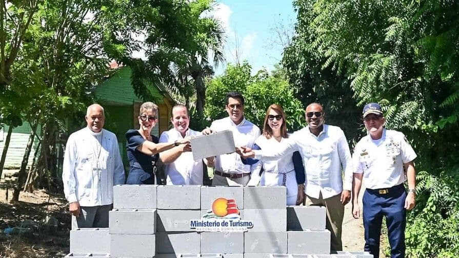 Ministerio de Turismo invierte RD$168 millones en obras viales en Maimón