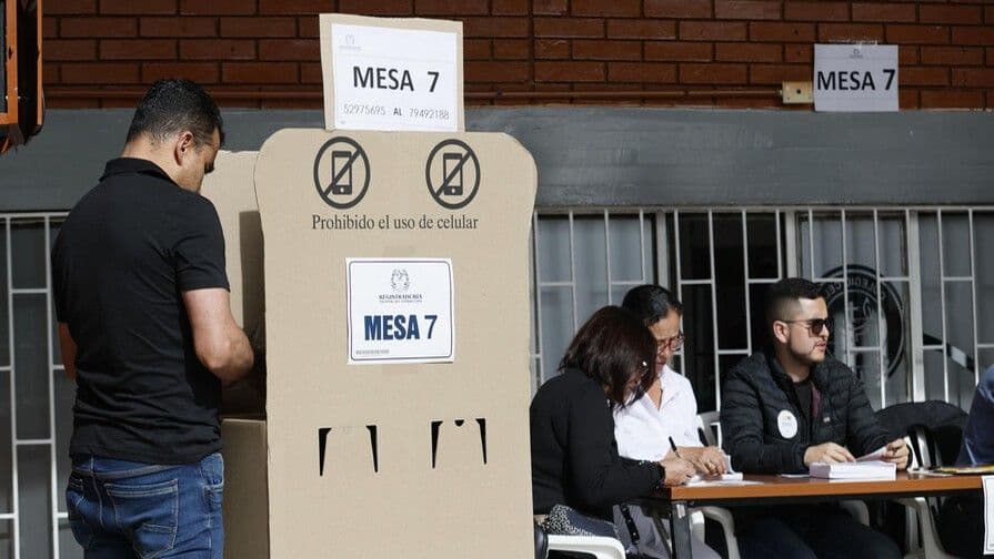 Colombia celebra segunda vuelta de elecciones presidenciales