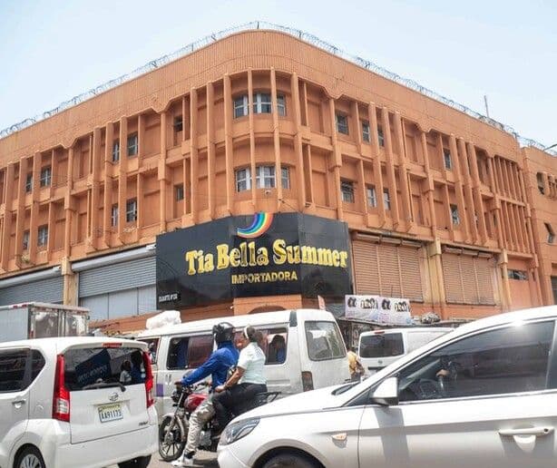 Transformación del comercio en la avenida Duarte: auge de negocios chinos