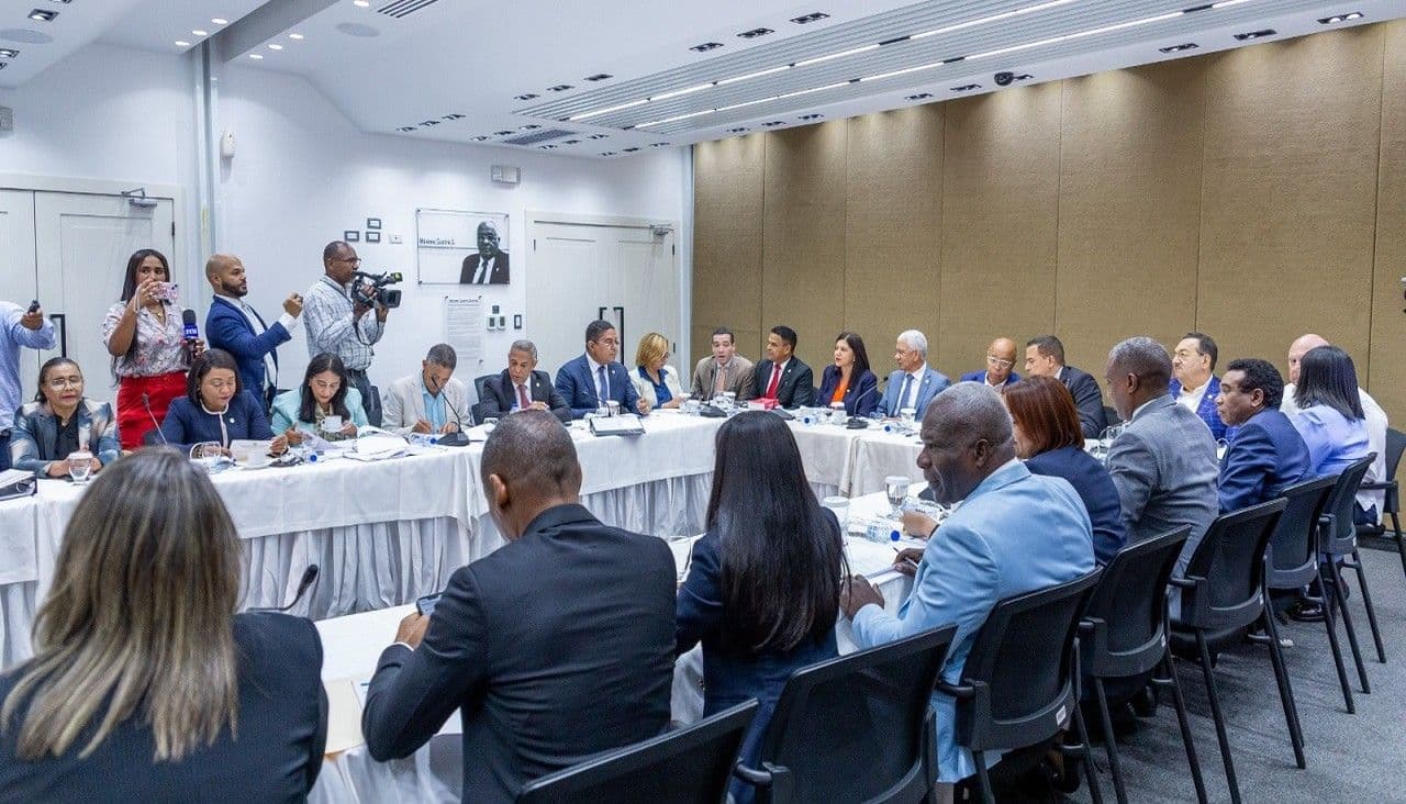 Comisión Bicameral pospone análisis del Código Penal para el viernes