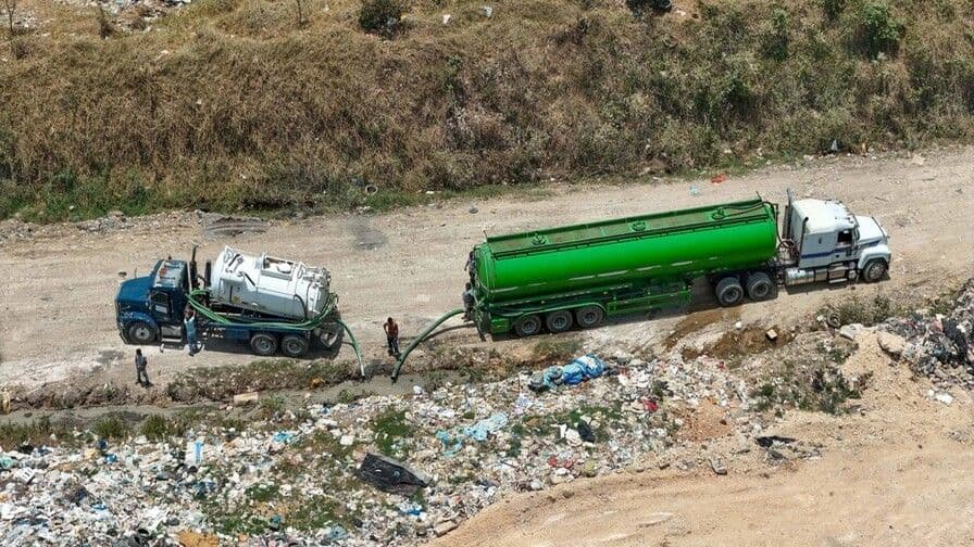 Camiones vierten desechos fecales sin tratamiento en Duquesa