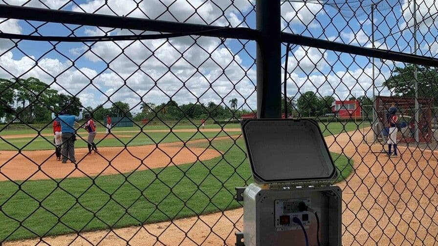 Complicidad familiar en el abuso financiero a prospectos de béisbol