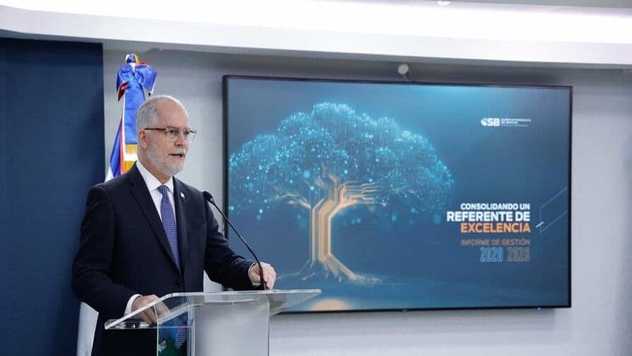 Alejandro Fernández Whipple se despide de la Superintendencia de Bancos