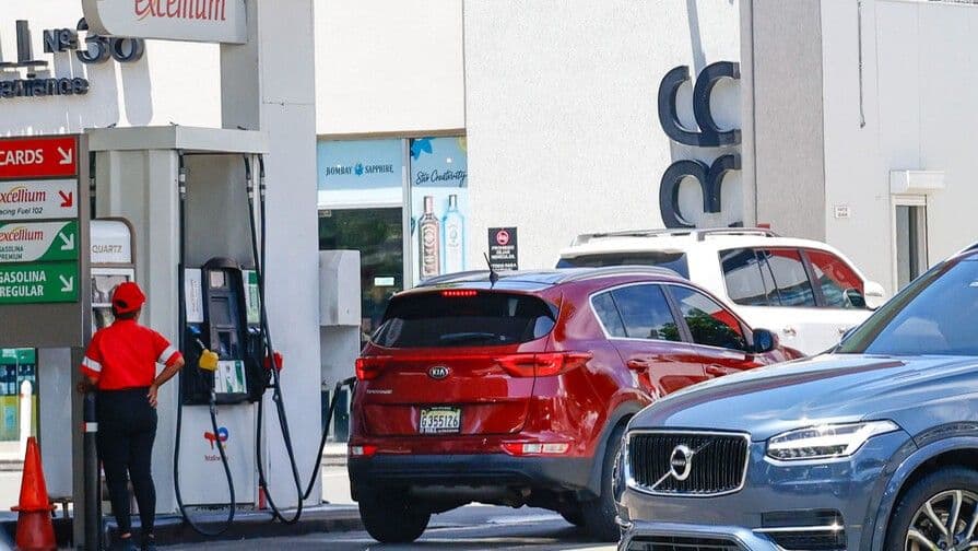 Gobierno congela precios de combustibles esenciales en RD