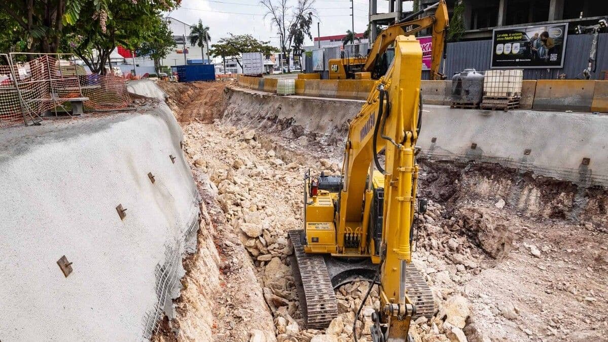 Construcción de túnel de drenaje pluvial en la avenida Luperón