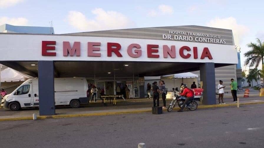 Mujer baleada en el Hospital Darío Contreras permanece intubada