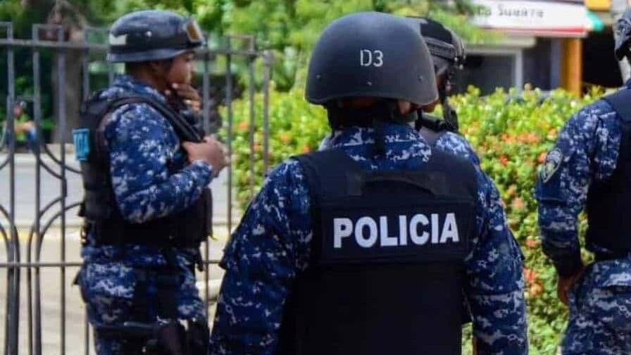 Detienen a policías en Santo Domingo por presunta cocaína