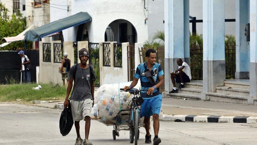 Cuba implementa reformas para ampliar el mercado privado