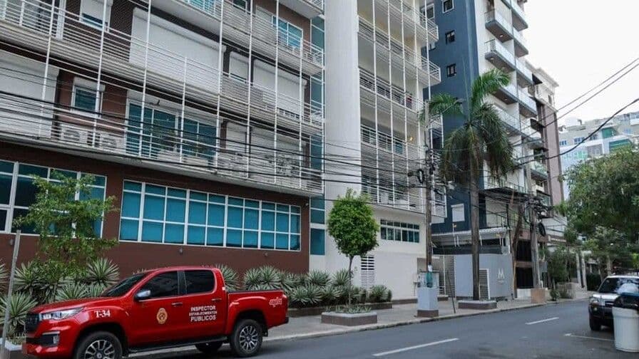 Bomberos controlan incendio en apartamento de Naco