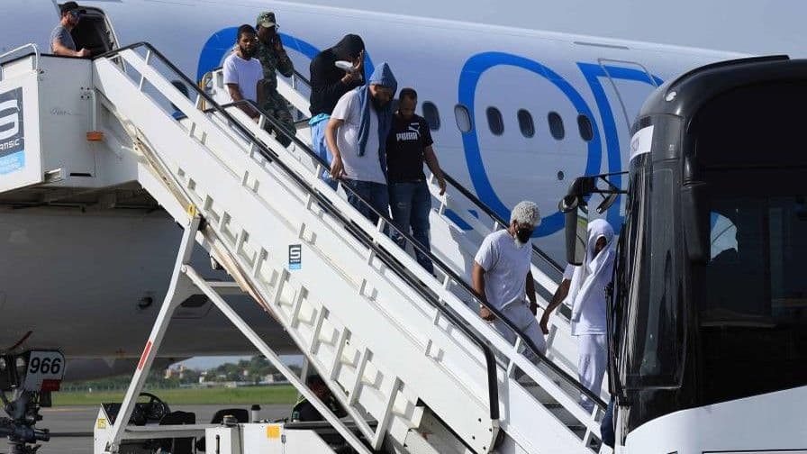 Vuelo de deportación de ICE aterriza en San Isidro sin información oficial