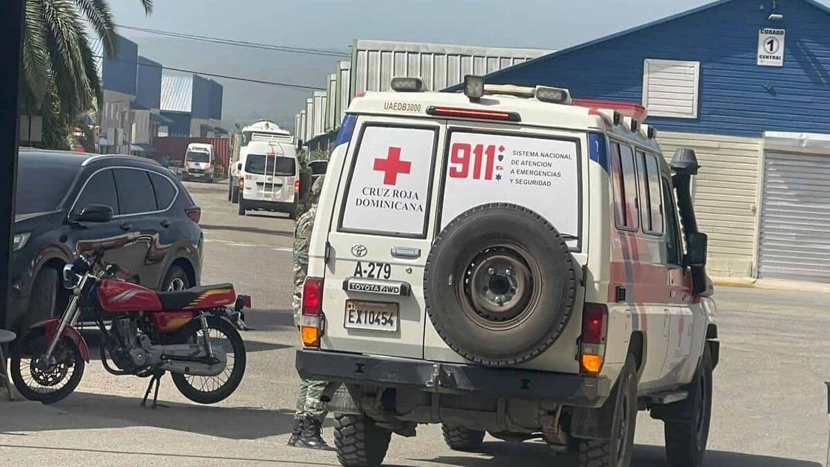 Incendio en Plaza El Oasis afecta a residentes y comerciantes en Santo Domingo Norte