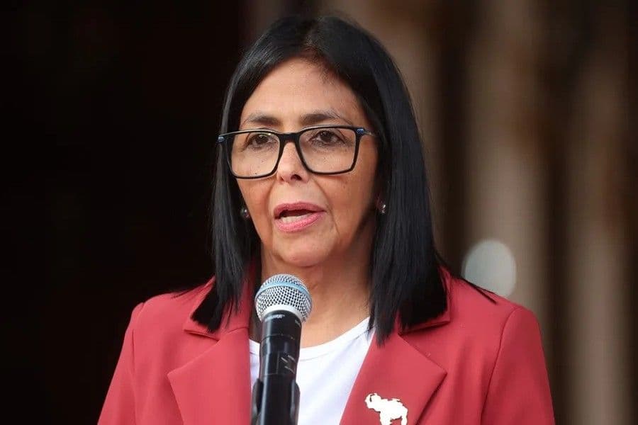 Delcy Rodríguez condecora a rescatistas internacionales en Venezuela