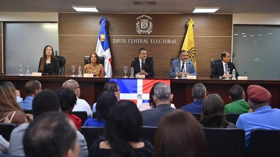 JCE inicia renovación de cédula sin restricciones