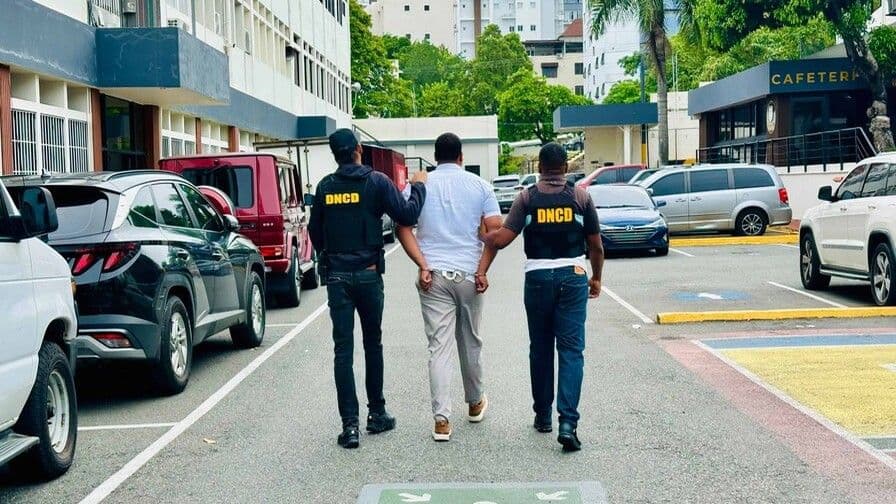 Detenido hombre con 11 paquetes de marihuana en Villa Juana
