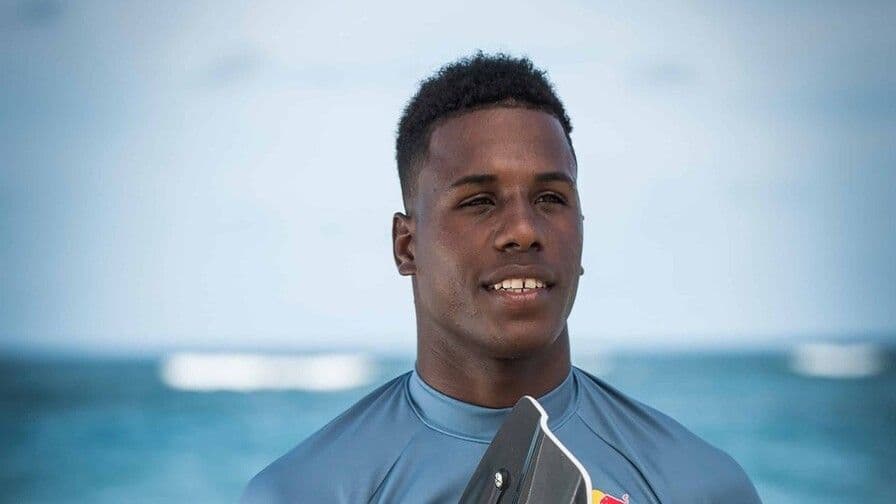 Deury Corniel conquista oro en Kite Surf