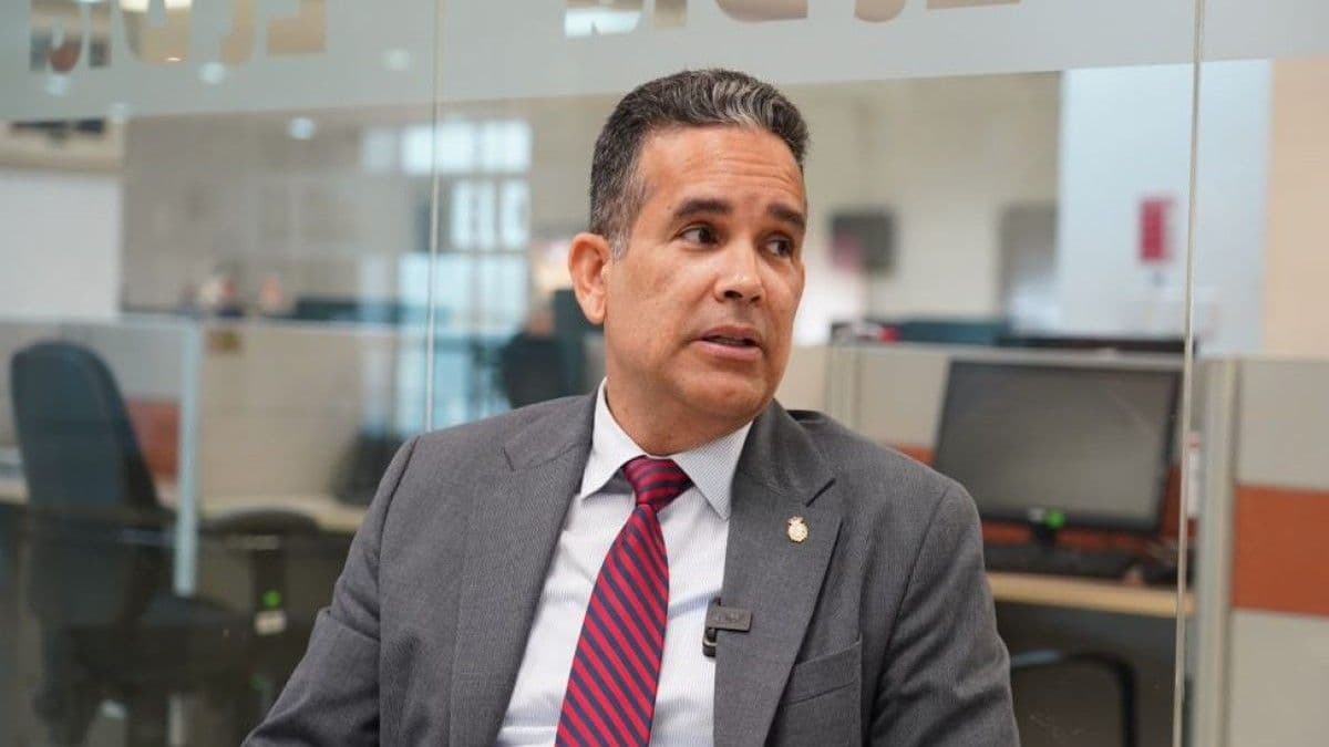 Eduardo Tavárez presenta candidatura para la Suprema Corte de Justicia