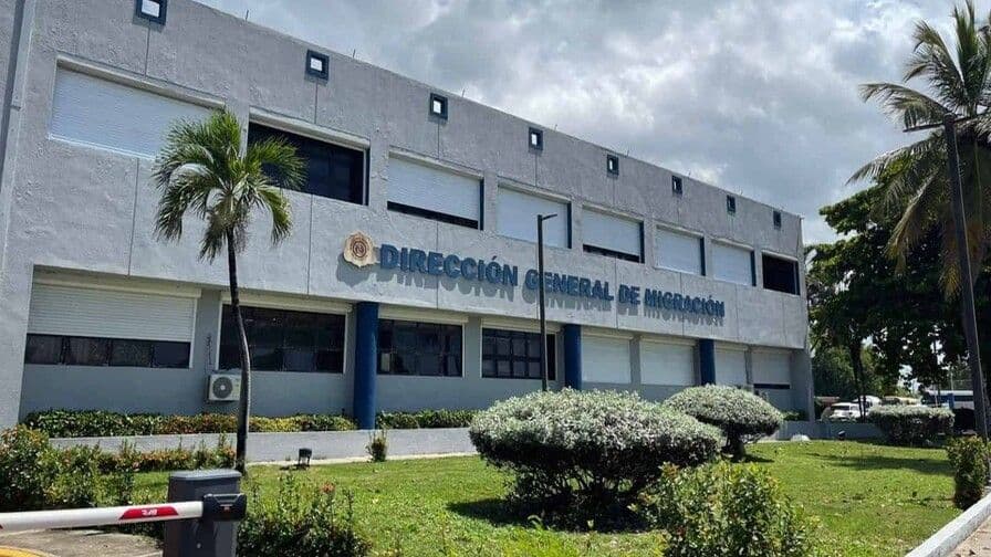 Detención migratoria en el Cruce de Ocoa por la DGM