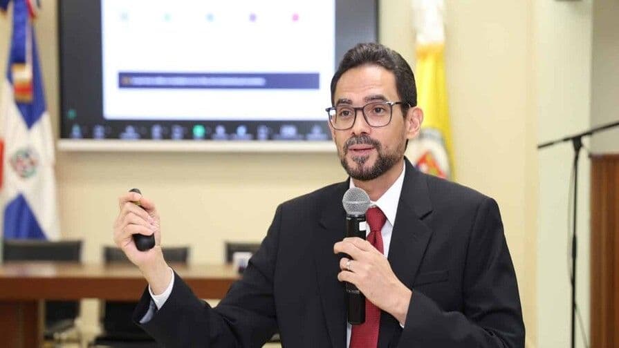Rezago escolar en RD se concentra en zonas específicas, según estudio de la PUCMM