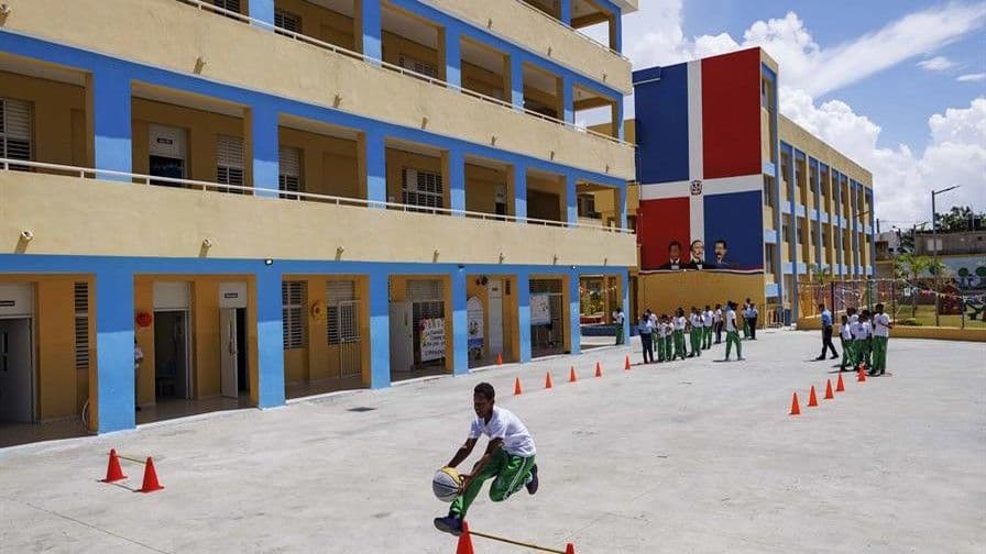 Incremento en la tasa de completación de secundaria en República Dominicana
