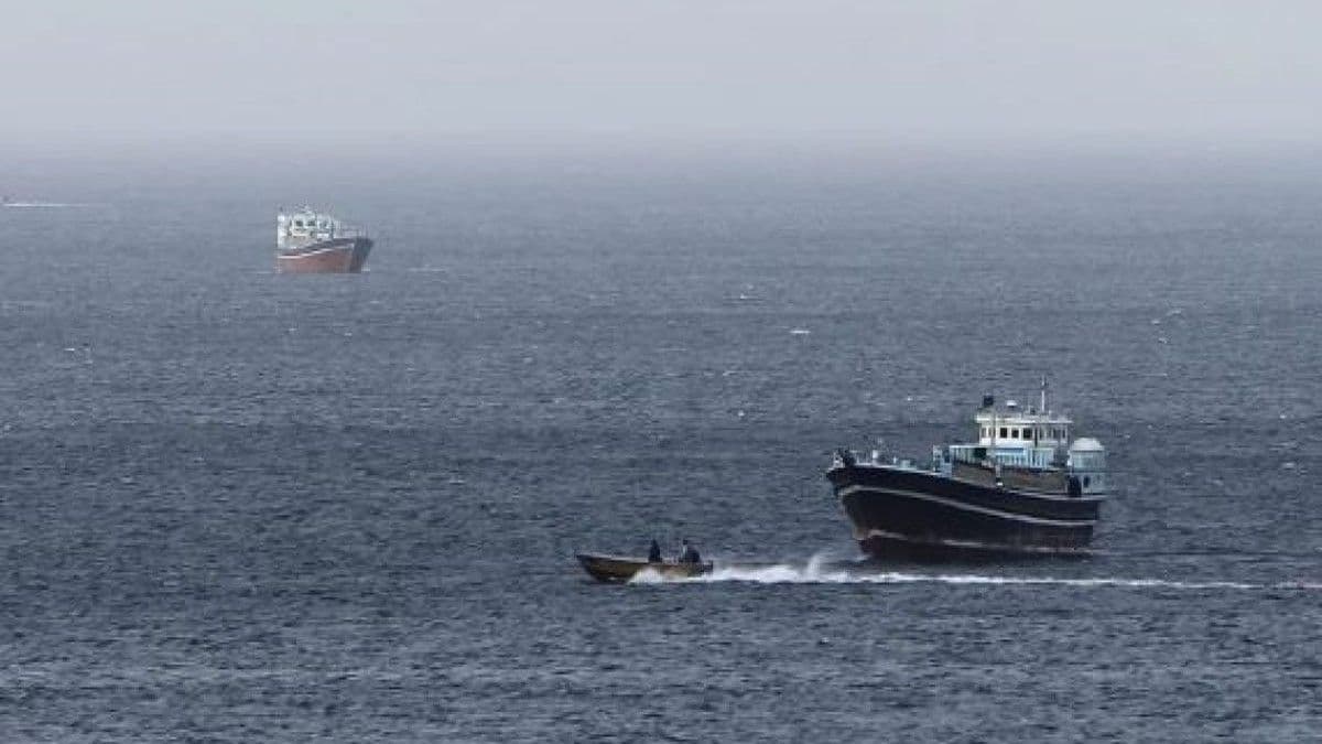 EE.UU. bloquea el paso de 100 barcos comerciales en el estrecho de Ormuz