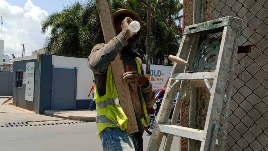El calor extremo desafía a trabajadores dominicanos