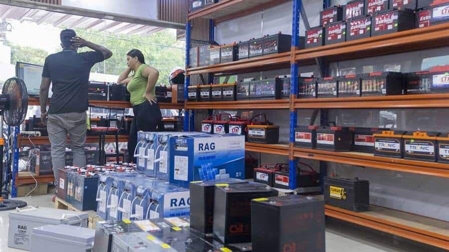 Crecimiento del negocio de inversores y plantas eléctricas ante apagones en República Dominicana