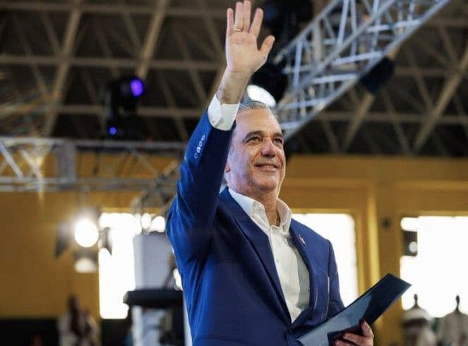 Luis Abinader asume la presidencia del PRM con visión hacia 2028