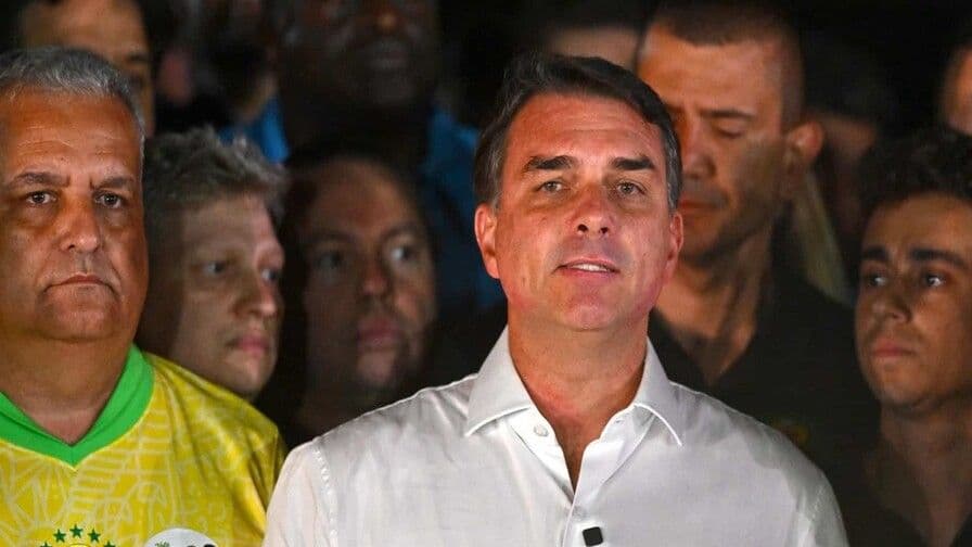 Flávio Bolsonaro impugna resultados de elecciones en Brasil