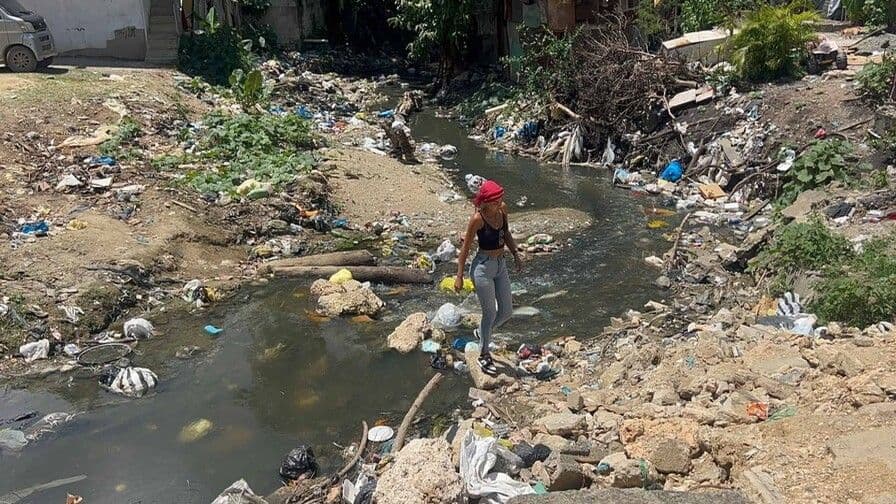 Deficiencias en el tratamiento de aguas residuales en el suroeste dominicano