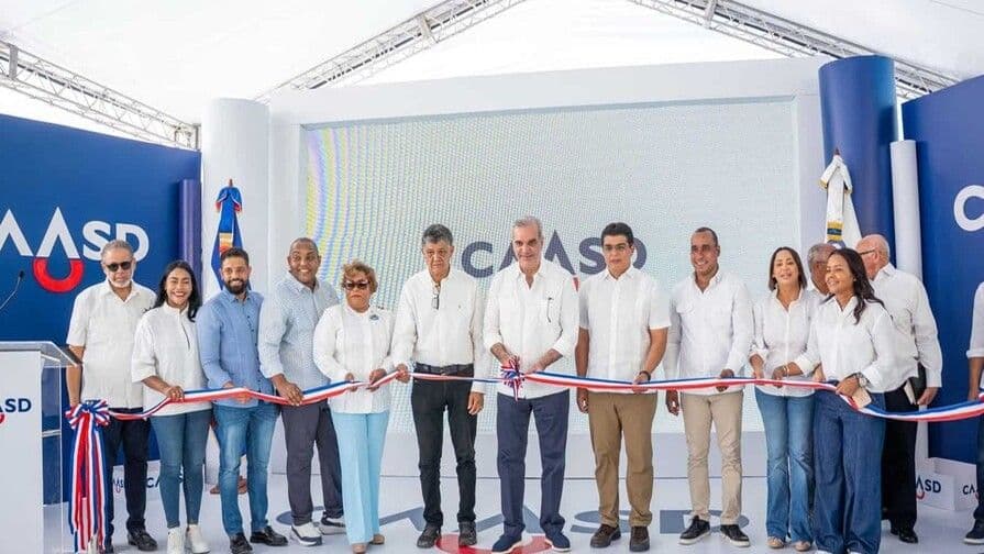 Luis Abinader entrega obras de saneamiento en Santo Domingo Oeste