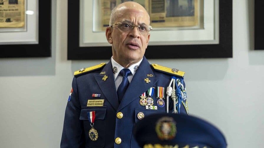Ernesto Rodríguez García refuerza supervisión de agentes jóvenes en la Policía Nacional
