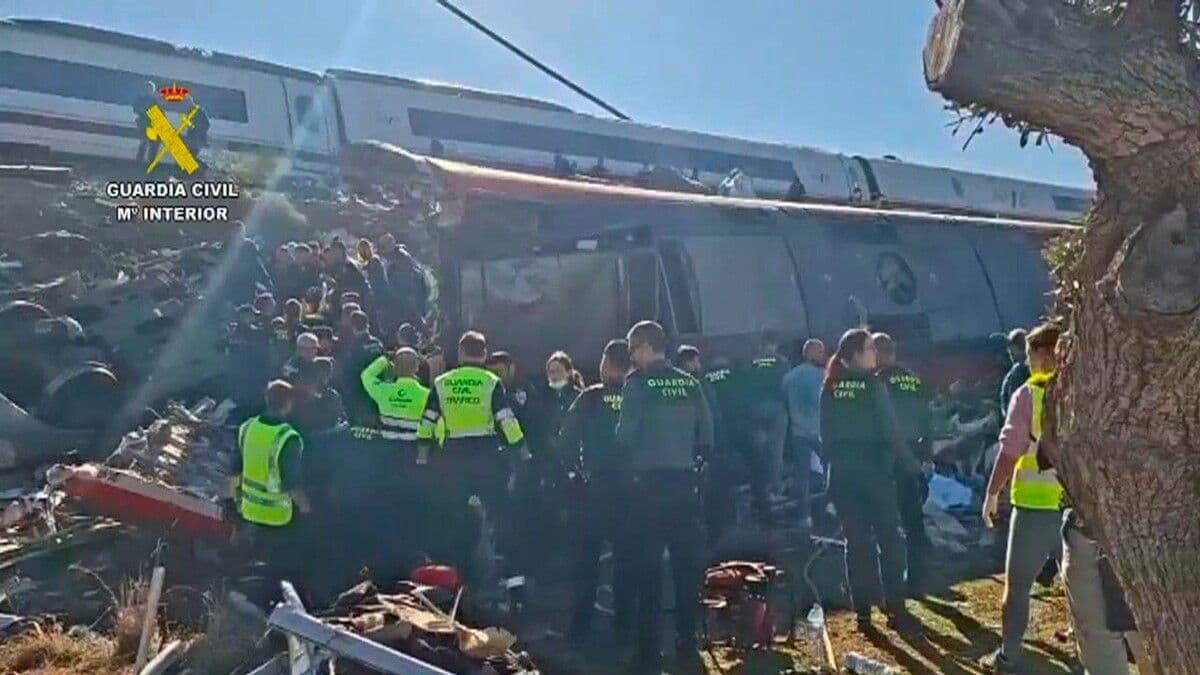 Tragedia ferroviaria en España deja decenas de muertos y heridos
