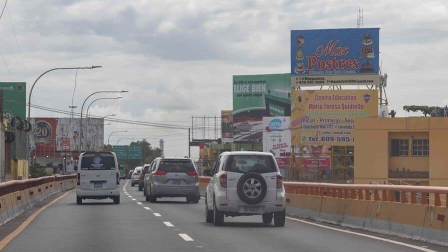 Nuevas tarifas y regulaciones para publicidad exterior en Santo Domingo Este